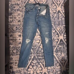 GAP
Distressed button fly
Sz 6